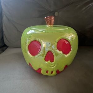 Nwt Disney Villains Snow White Poison Apple cookie jar